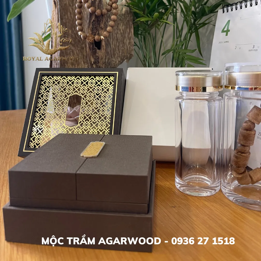 Premium 3-Layer Wooden Jewelry Box – Gold-Plated Frame Storage for Agarwood Bracelets &amp; Accessories